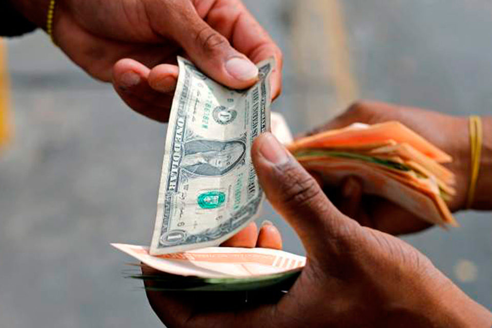 Dos detenidos por presunta manipulación del dólar oficial mediante operaciones en Binance
