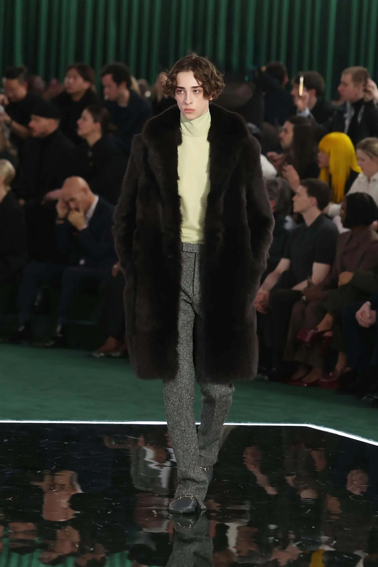 L'Officiel PhilippinesThe Men’s Fall/Winter 2025 Grooming Trends Put Hair in the SpotlightGucci and Jacquemus brought back soft curls with a romantic, boyish charm. The look channels a modern Victorian mood with ringlets,….20 hours ago