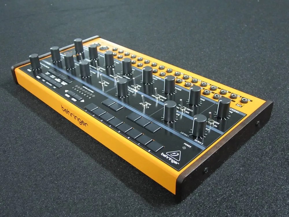 Behringer-crave-synth.jpg?