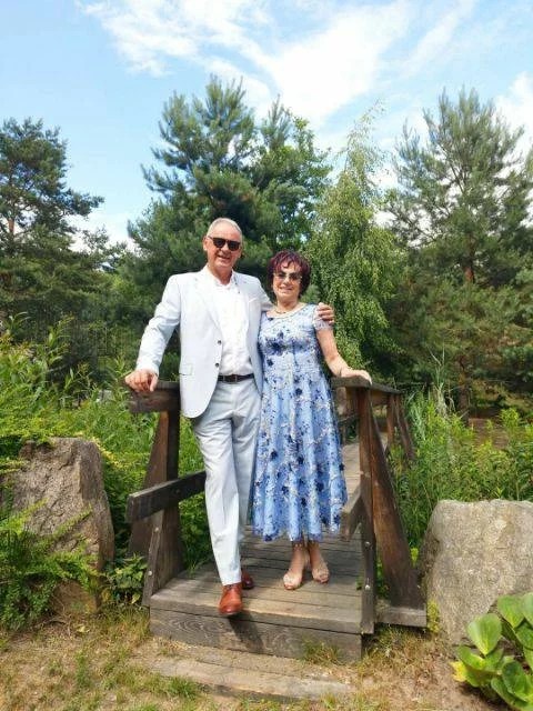 "Damą się jest, a nie bywa" - czego doskonałym przykładem jest nasza Klientka, Sz.P. Anna Wrona. W naszym Atelier De Marco, na drugi dzień wesela, wybrała szytą na miarę sukienkę koktajlową Sara II,z kolekcji Książęcej.