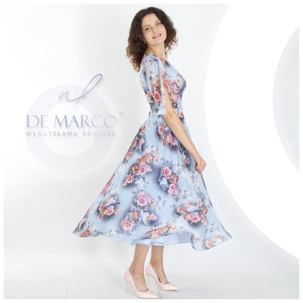Eleganckie sukienki na wesele De Marco lekka zwiewna sukienka w kwiaty dla kobiety po 50 tce, 60 tce, 70 tce