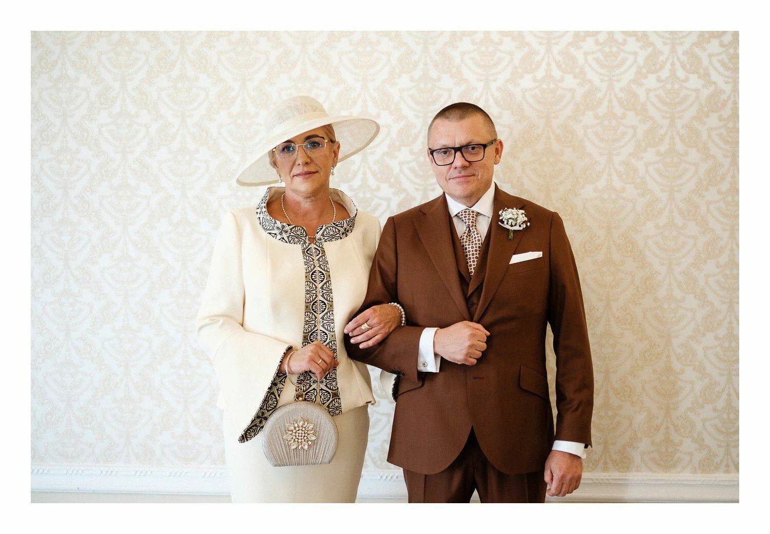 Garsonka w stylu old money dla Mamy Wesela