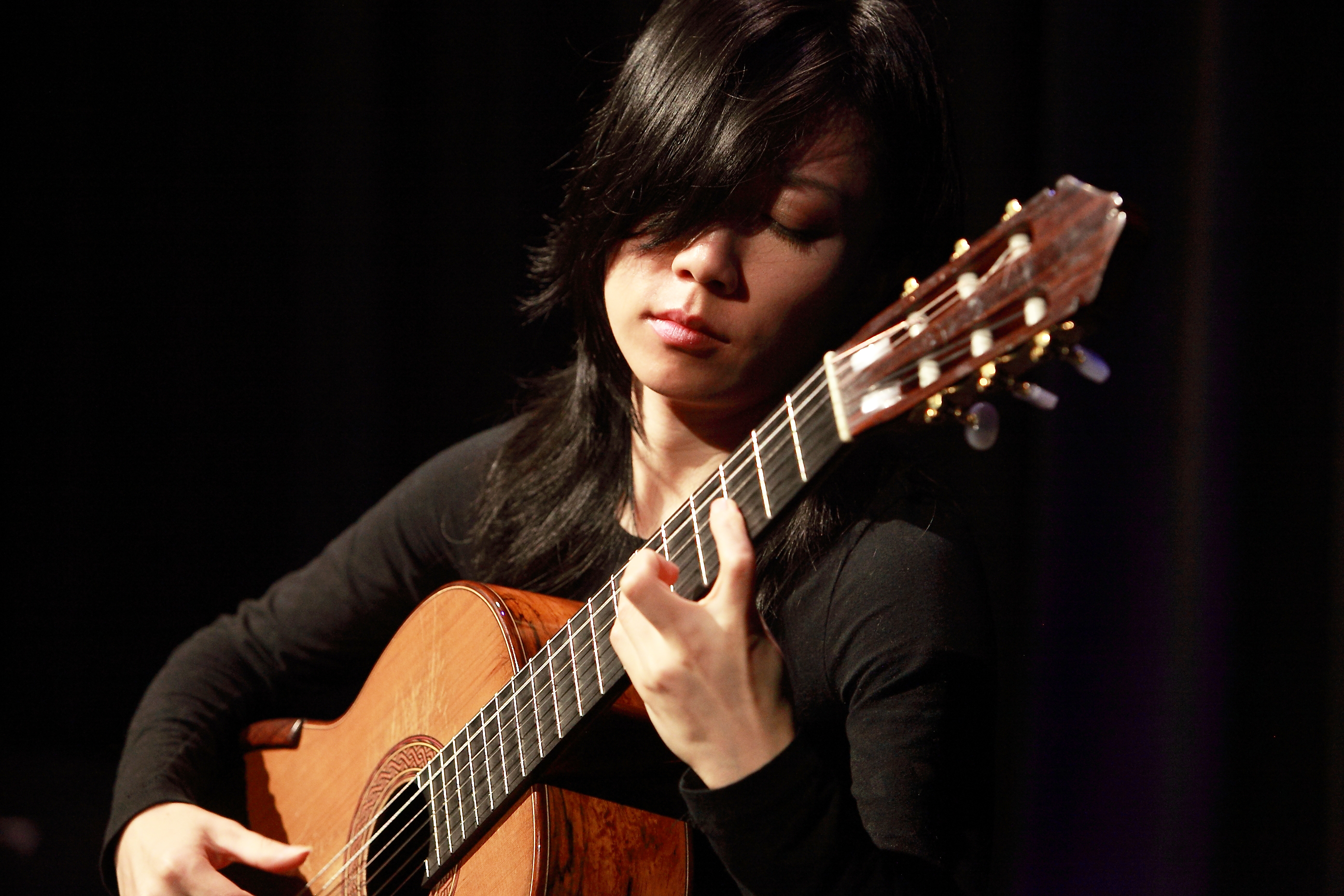 Classical guitarist Xuefei Yang performs Rodrigo's 