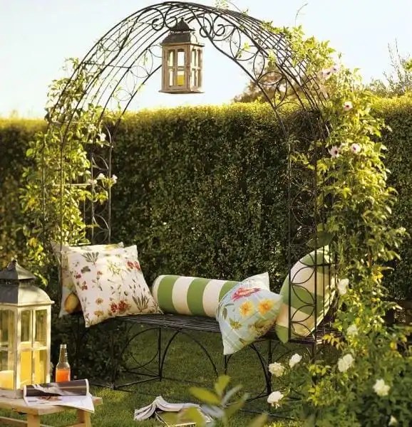 20 Decor Ideas to Enhance Your Lovely Outdoor Spaces