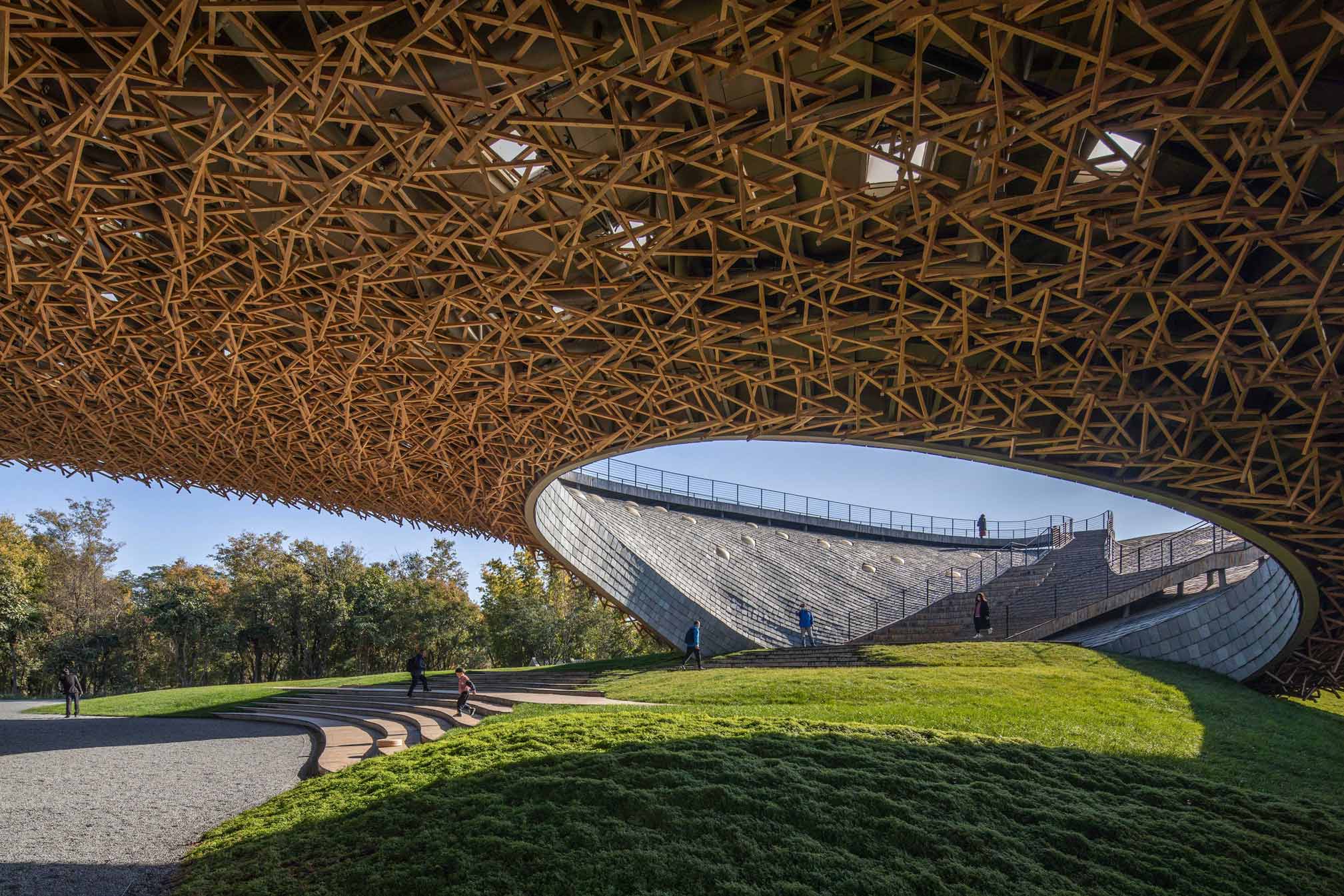 Outdoor Theater -Yangliping Performing Arts Center | Image © Jin Weiqi