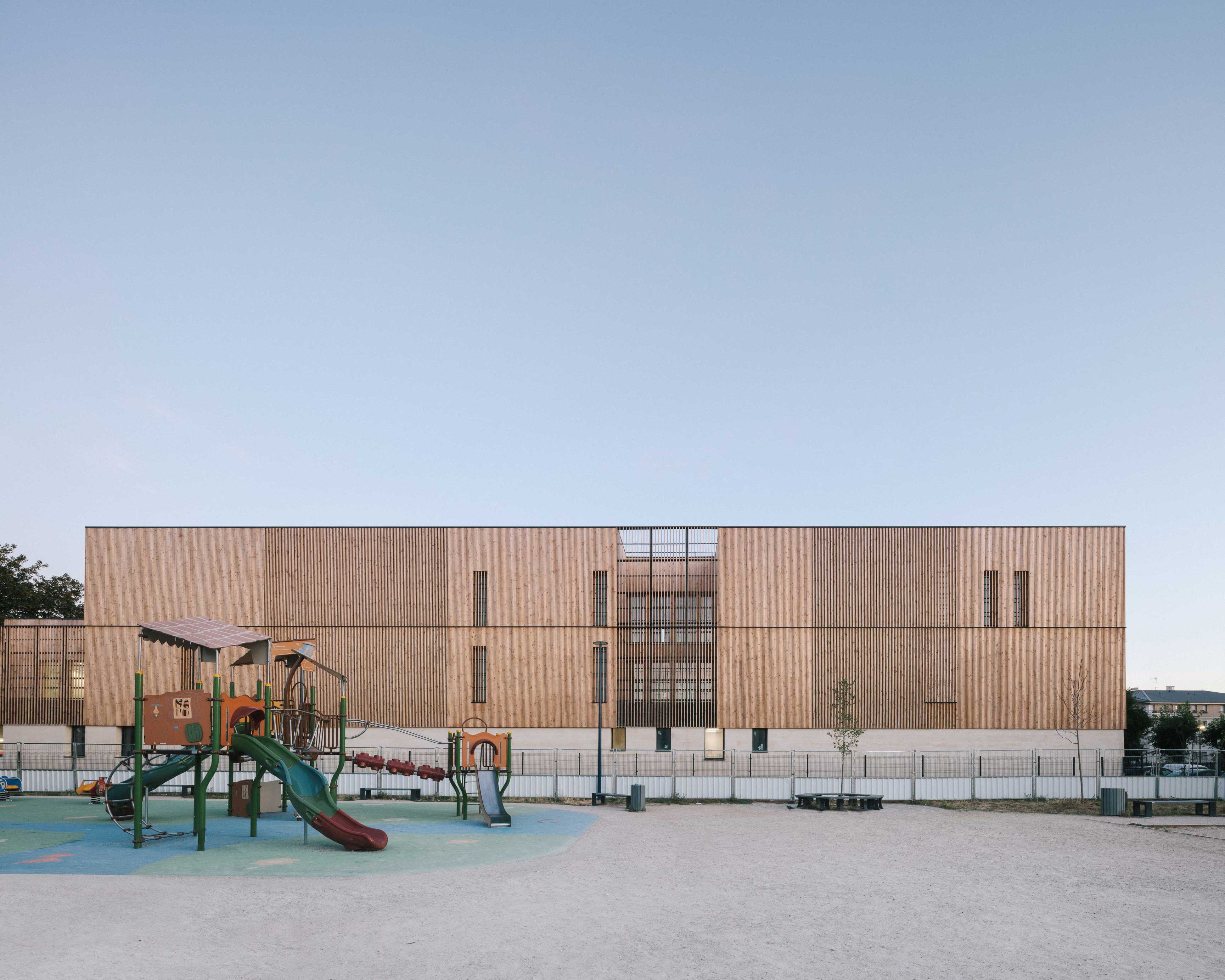 Simone de Beauvoir School – Bond Society + Daudré-Vignier & Associés | Image © Charly Broyez (via v2com)