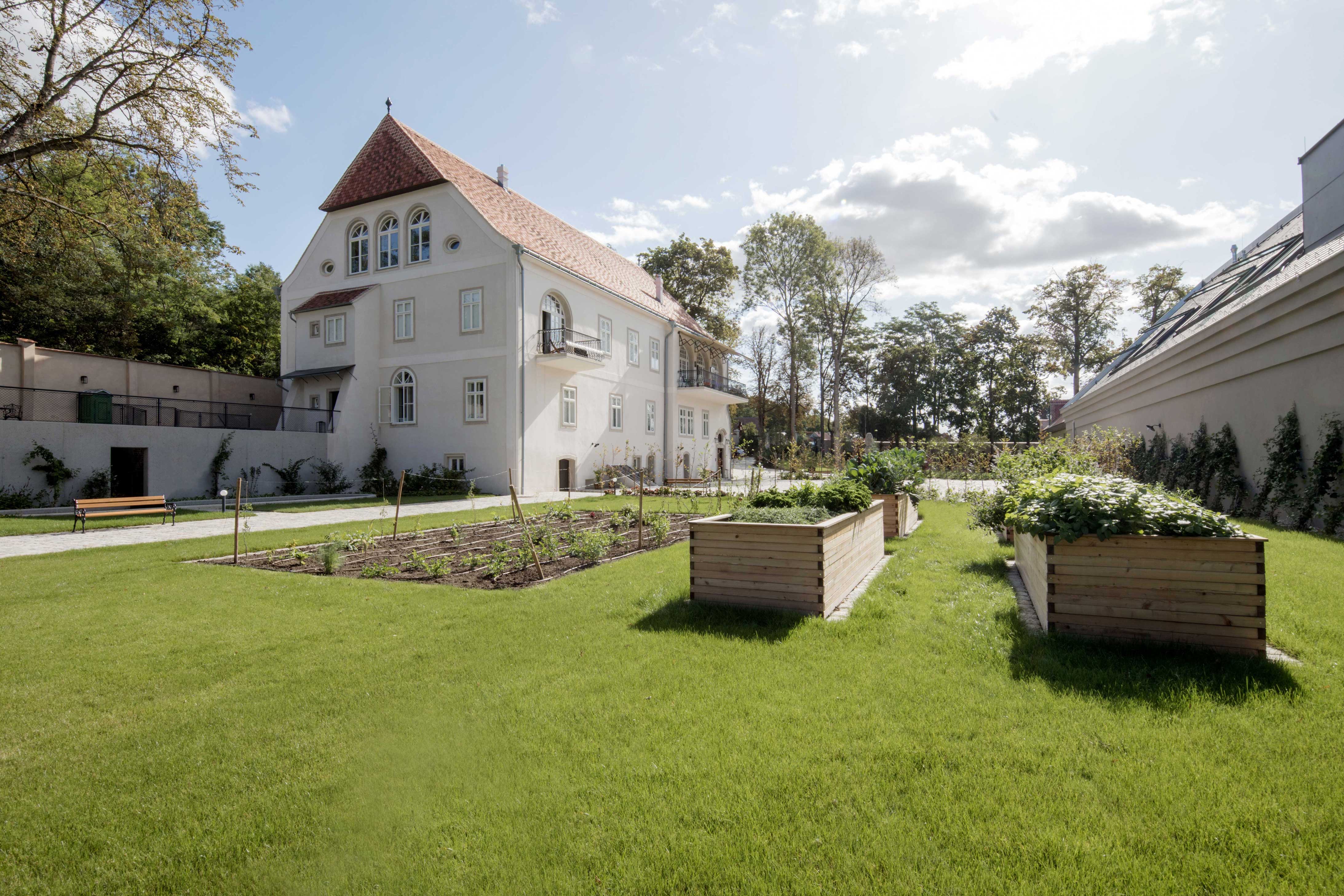 Garden View - Gut Wagram - Destilat Design Studio | Image © Monika Nguyen