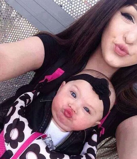 Momentul in care un copil este impus de mama lui sa faca tiktok: Asa Mama Asa Fiica Desprecopii Com