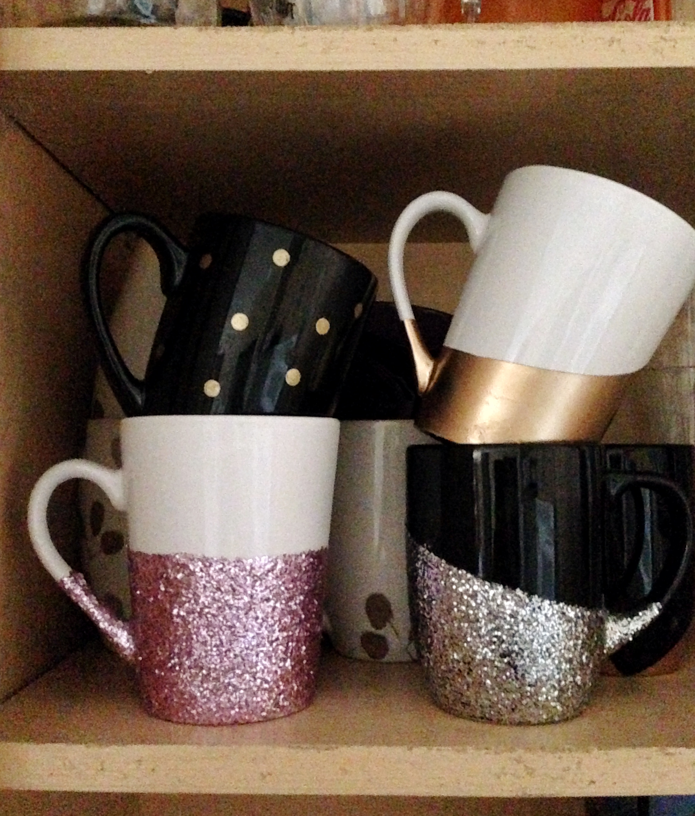 Quick and Easy Mug Organizer Using Command Hooks