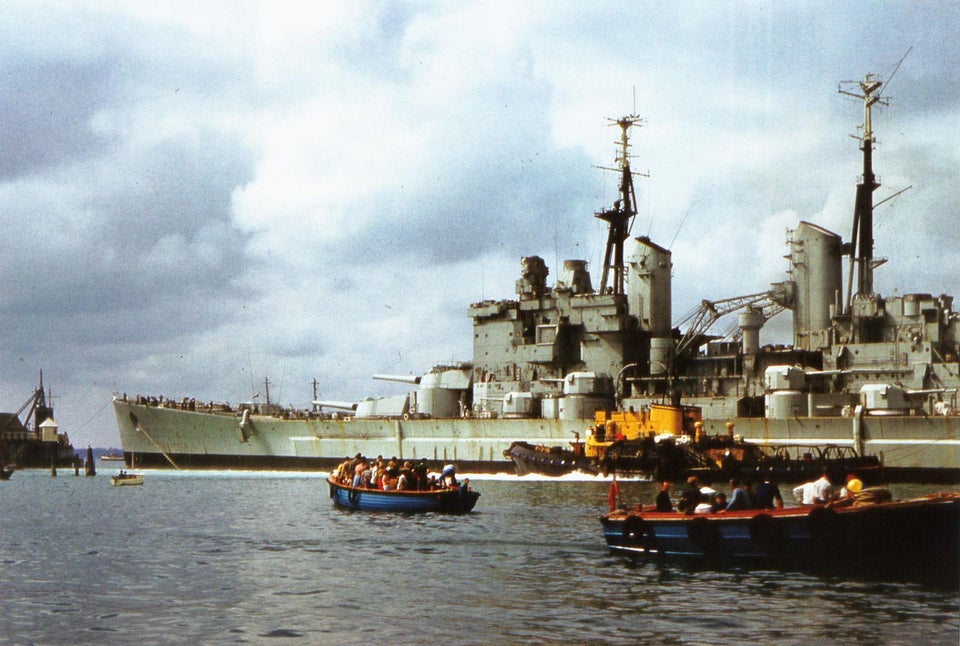 HMS Vanguard run aground in Portsmouth on her way to be scrapped
