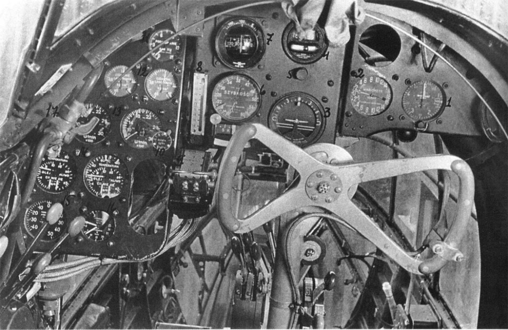 PZL.37 Łoś cockpit