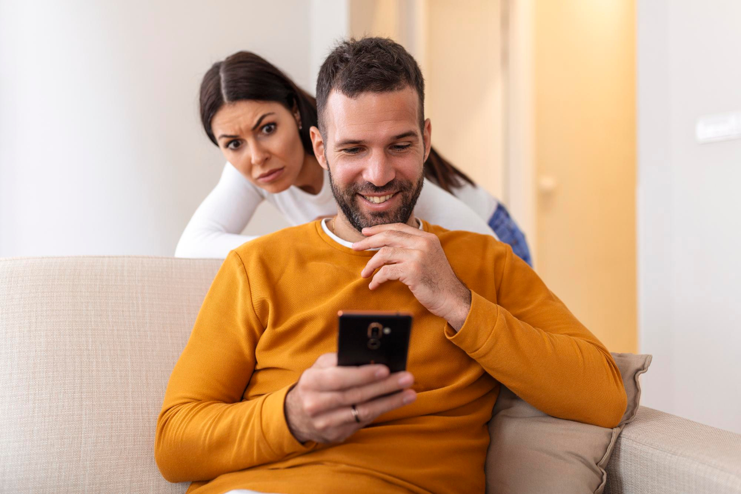 5 Exemplos de Microtraição Que Acontecem Nas Redes Sociais