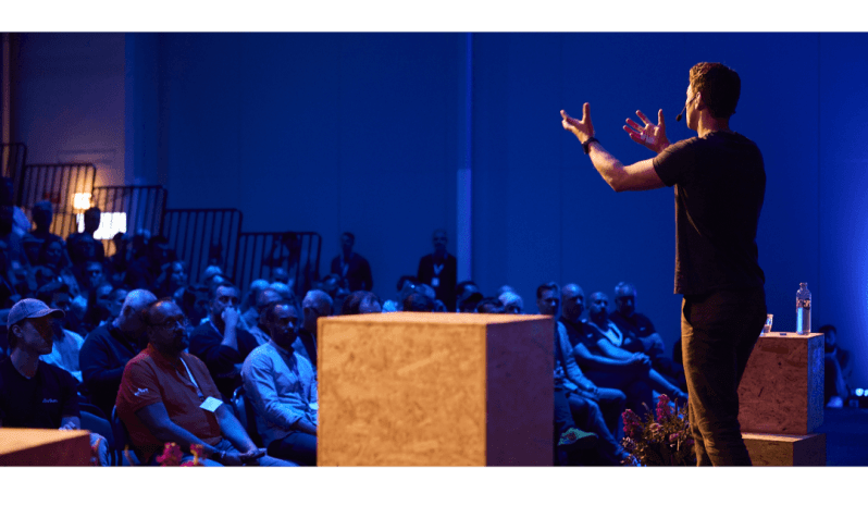 Devsum 2019 Matthew Renze - Amazing Vintage Photo - Ultra HD