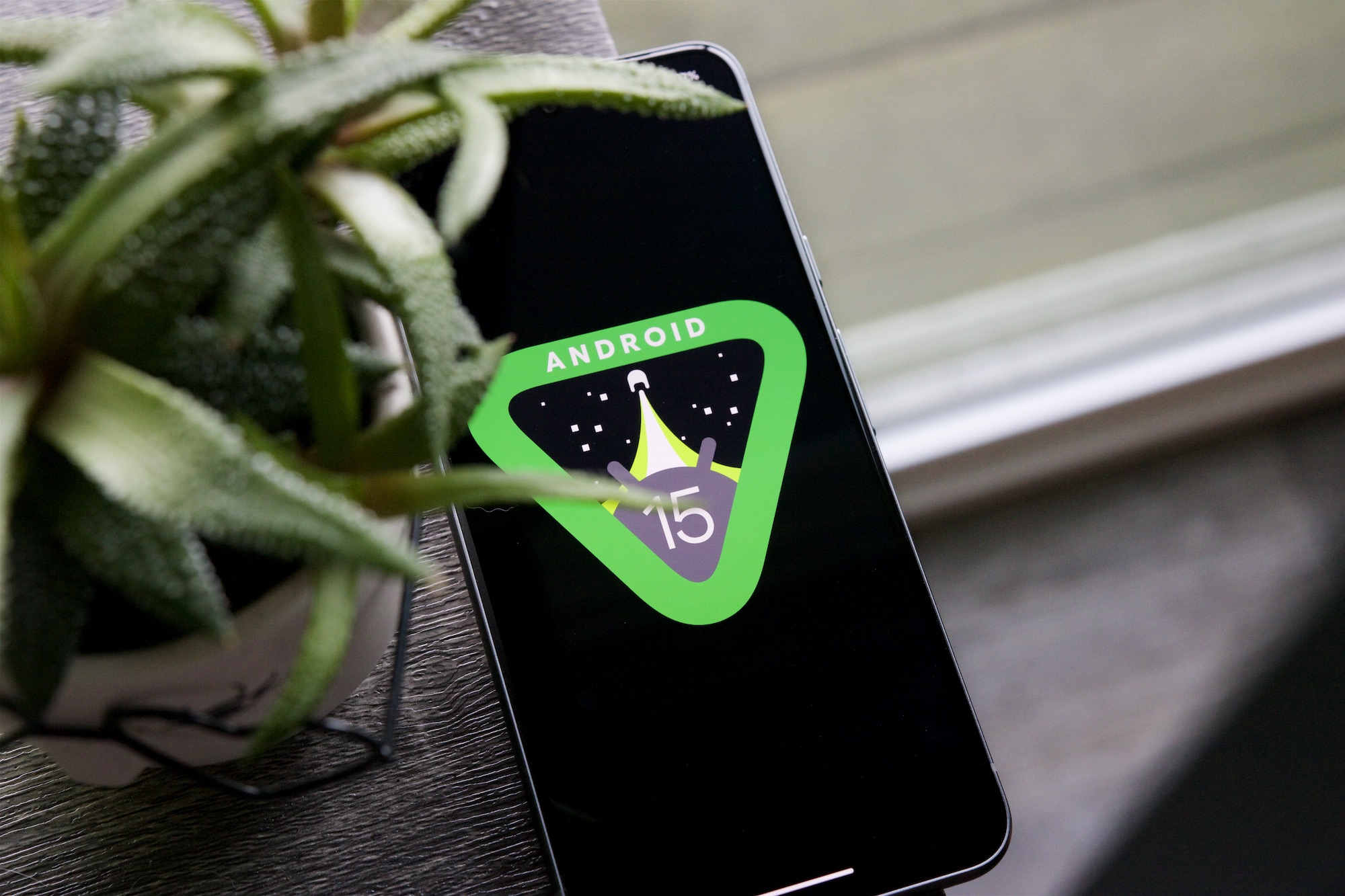 Android 15 logo on Google Pixel 8.