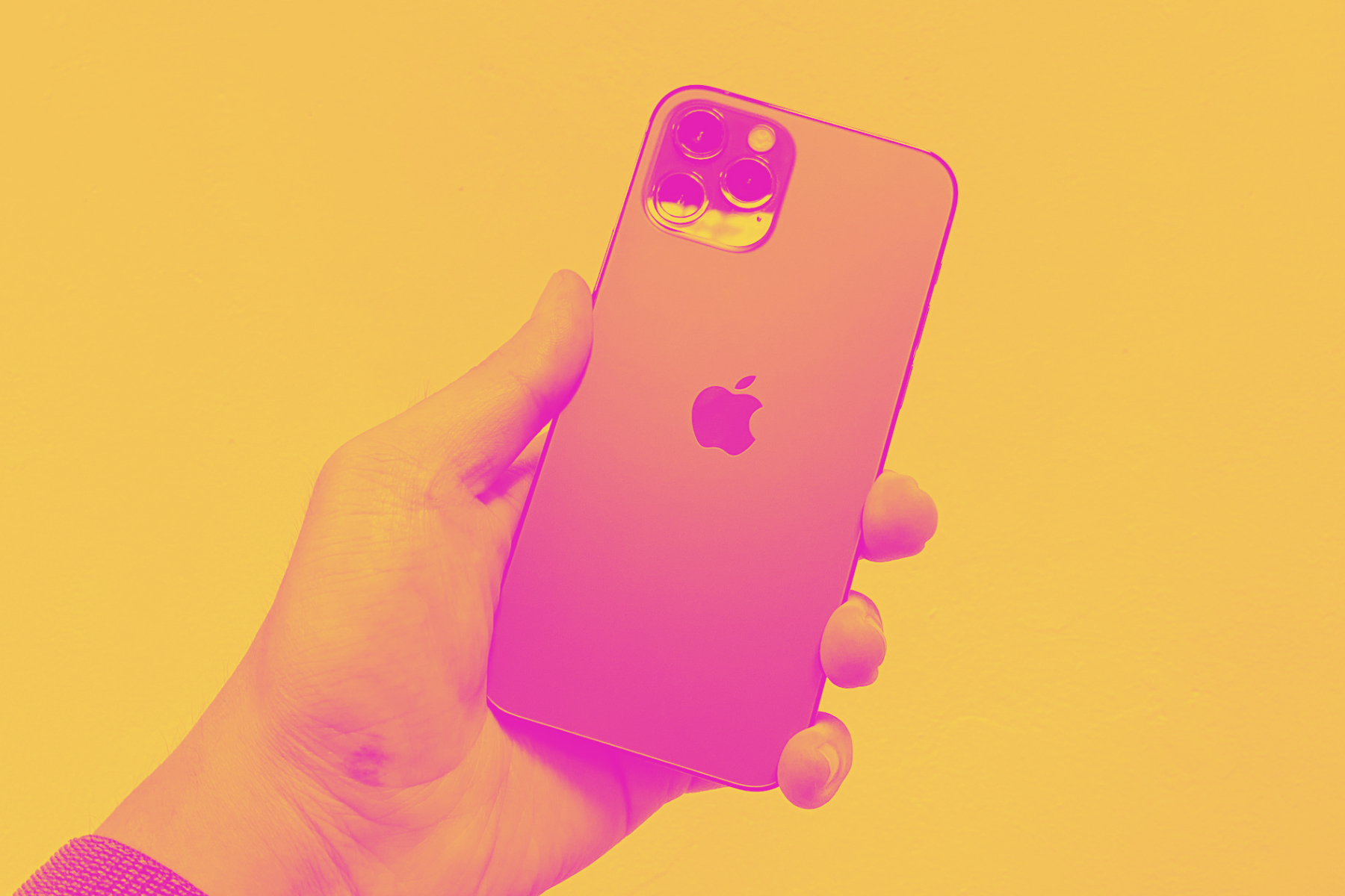 Screenshot-reading malware cracks iPhone security for the first time