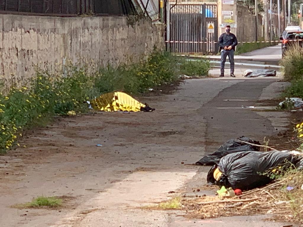 “C’è un uomo morto in strada”, giallo a Palermo