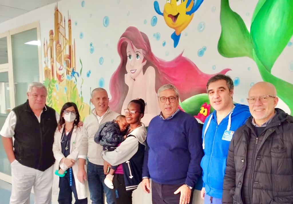 Elky, il bimbo burundese con malformazione al cuore, dimesso dall’ospedale e pronto per una vita normale