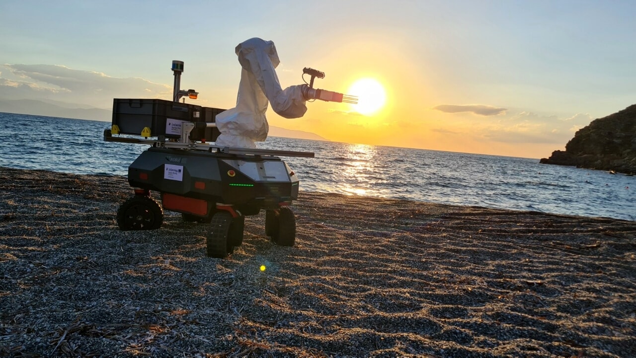 BioBlu un robot che raccoglie e differenzia i rifiuti sulle spiagge