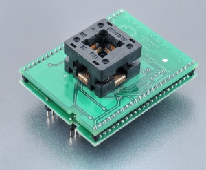 Universeller adapter mit zif sockel für atmel µc avr sockel zum preiswerten programmieren von atmega 48/8/88/168/328 im tqfp44 gehäuse tag connect , universeller programmierstecker mit 6, 10 oder 14 pins und kleinstem platzbedarf ohne gegenstück (nur testpunkte und löcher, siehe demoboard ) QFP48 Sockel Converter fÃ¼r Programmer : QFP48 Sockel