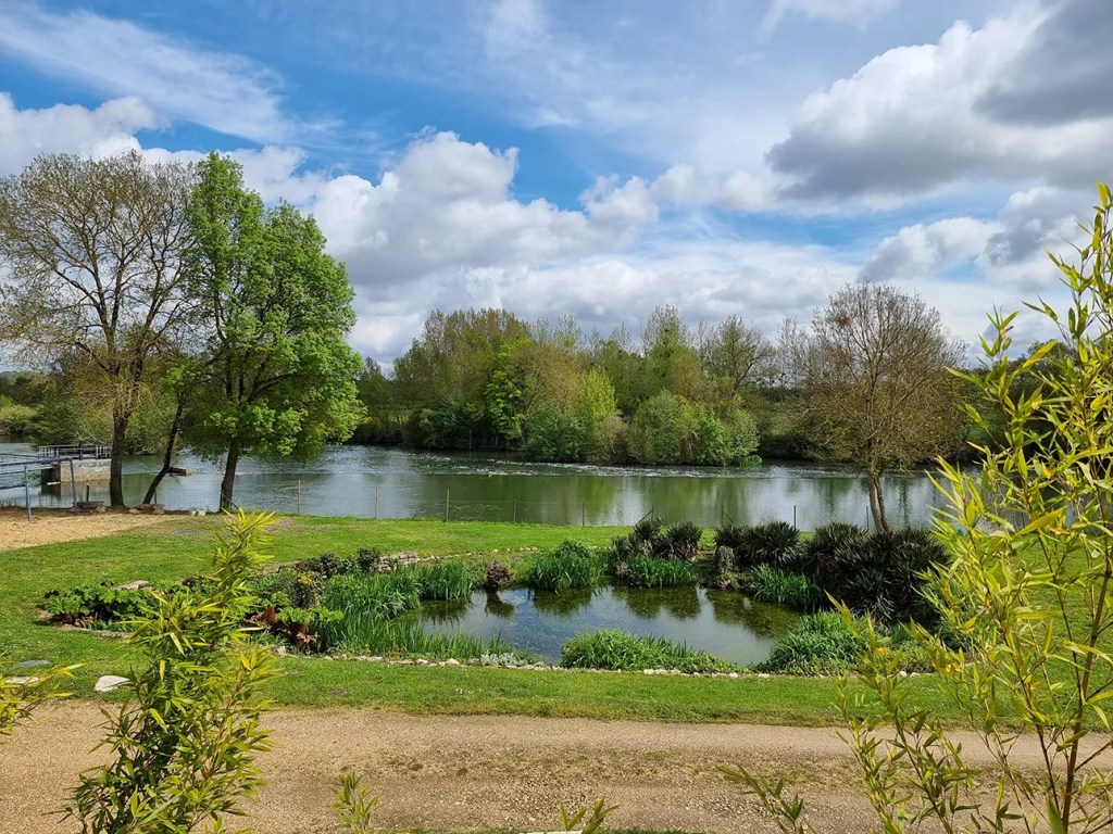Extérieurs au bord du Loir au Domaine de la Courbe