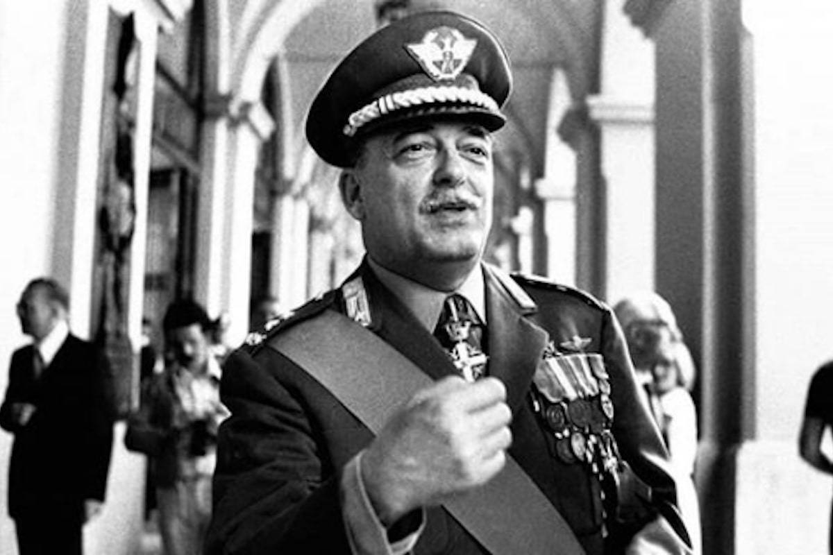 Il 3 settembre 1982, alle 21.15, mentre il generale carlo alberto dalla chiesa e la sua seconda moglie emanuela setti carraro stavano attraversando il centro di palermo a bordo di una a112, l'auto venne improvvisamente affiancata da una bmv dalla quale partirono alcune raffiche di kalashnikov che uccisero entrambi sul colpo. Generale Carlo Alberto Dalla Chiesa Chi Era Com E Morto E Chi Era Sua Moglie Morte Figli Riassunto Storia Foto Donnapop