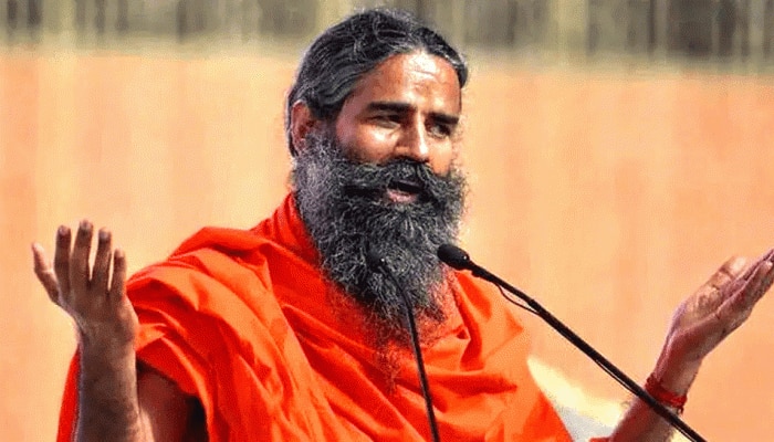 Dehradun - A video of yoga guru Lala Ramdev is going viral on social media. Which he is seen saying, "There is no power in anyone's father who can arrest me." Along with this, he said that there are noises on social media. Kick Arrest Swami Ramdev sometimes runs something, sometimes runs thugs Ramdev, sometimes Mahathag Ramdev, sometimes arrested Ramdev. Let me tell you, Baba Ramdev has given this statement through online meeting. His statement made headlines in just a few hours. It is worth noting that since the statement describing yoga guru Lala Ramdev Allopath as stoopid science has come on the target of doctors, the Indian Medical Association has sent a notice of defamation to Swami Ramdev, the head of Patanjali Yogpeeth. This notice states that Baba Ramdev should apologize for his statement within 15 days, else the IMA will file a claim of Rs 1000 crore against him. Where did the ruckus begin For your information, let me tell you that the IMA had objected to a video going viral on social media, in which Lala Ramdev said that allopathy is 'rubbish science'. Along with this, Lala Ramdev had said that Remadecivir, Faviflu and other such drugs approved by the Drug Controller General of India for treatment of Kovid-19 have failed to treat Kovid-19 patients. Lala Ramdev targeted allopathy Having said that if allopathy is so good and well-endowed, then doctors should not get sick. Ramdev asked 25 questions from IMA On the other hand, the yoga guru had asked 25 questions to the IMA in an 'open letter' on his Twitter handle. . Ramdev wanted to know from IMA whether allopathy provides permanent relief from diseases like high blood pressure and diabetes? While issuing an open letter on his Twitter account, Ramdev had asked the IMA to answer his 25 questions. Ramdev also asked whether the pharmaceutical industry has permanent treatment for diseases like thyroid, arthritis, asthma and colitis. He also asked whether allopathy has fatty liver and liver cirrhosis drugs? Ramdev asked if you had, "What is the treatment for cholesterol?" He asked, "Does the pharma industry have a cure for migraine?" Allopathy can treat infertility without any pain, does it have a remedy to stop aging and increase hemoglobin. Constantly targeting allopathy - It is worth noting that this is not the first time that Lala Ramdev has targeted allopathy. Ramdev has been continuously targeting allopathy, the only difference is that this trend runs on his Twitter account. Yes, yoga guru Lala Ramdev Patanjali on the Twitter account of Ayurveda constantly describes yoga as a miracle and allopathy is seen indirectly as useless. As an example, let me tell you that Lala Ramdev writes on Patanjali's Twitter account that many people have been cured by Patanjali whom the doctors had answered. Not only this, through many channels on TV, Ramdev is seen telling the patients that with the help of Yoga and Patanjali medicines, the patient was cured, while allopathic people had told him many years ago that he would not be able to recover. .
