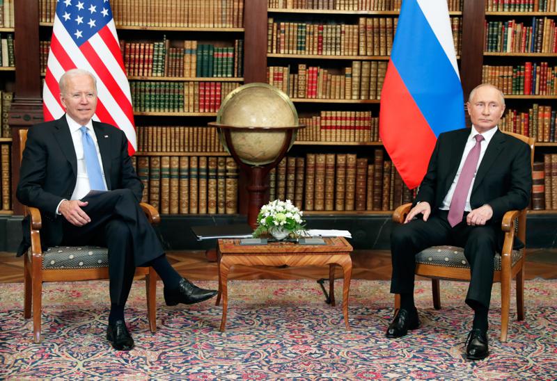 In the summit between the leaders of the world's two superpowers, Russian President Vladimir Putin and US President Joe Biden acknowledged that there should never be a nuclear war in the world. But along with reducing the tension, both of them also listened to each other very well. Biden on the opposition leader's jail term in Russia said if Alexei Navalny died in prison, the consequences would be dire. Putin questioned the injustice to blacks in America and the Capitol Hill incident on January 6. Amid persistent tensions between the two countries in recent months, the two sides had expected the Geneva meeting to last for five hours but it was over. The issue of non-proliferation was at the heart of the joint statement of both sides, which said that nuclear wars can never be won and should never happen. Meanwhile, Biden emphasized the issue of human rights in a meeting with Putin and raised the issue of keeping Alexei Navalny in prison, saying that the consequences of his death in prison would be dire. Putin during this time questioned the legality of the arrest of rioters in the attack on the US Parliament House on 6 January. Putin said, we will not listen to speeches of US intervention on human rights. Putin did not take Navalni's name After the meeting, journalists asked the Russian President a series of questions on the issue of opposition leader Alexei Navalny. To this, Putin did not name Navalny, calling him a Russian citizen and a repeat offender. "This man knew that he was breaking the law of Russia," he said. Willfully breaking the law, went abroad for treatment and willfully commits an act that can lead to detention