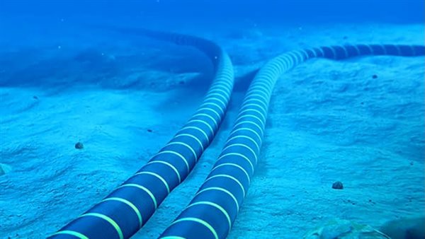 مطالب بتأمين ممرات مائية آمنة في البحر الأحمر وحماية كابلات الإنترنت 