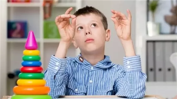 5 فروق أساسية بين التوحد وفرط الحركة