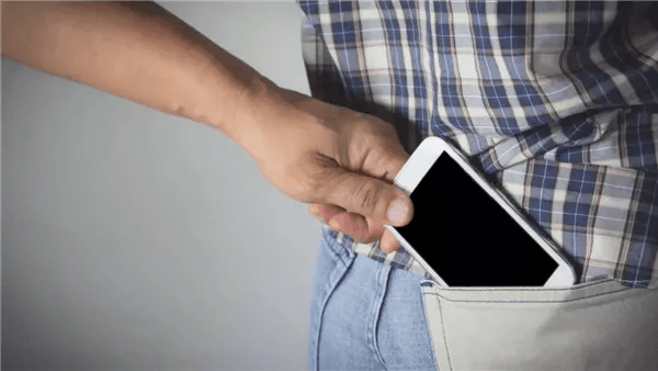 ملابسات تضرر مواطنة من سرقة هاتفها بأحد شوارع البحيرة