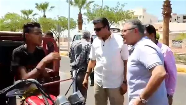 حظر سير التروسيكلات والكارو والمواقف العشوائية في البحر الأحمر