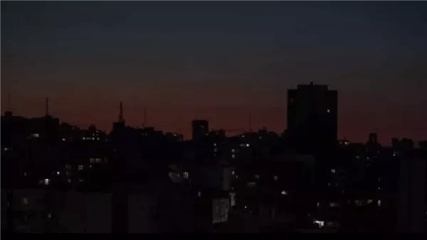 انقطاع التيار الكهربائي لأكثر من 6 ساعات عن قرية أم عزام بالقصاصين.. والكهرباء توضح السبب انقطاع التيار الكهربائي لأكثر من 6 ساعات عن قرية أم عزام بالقصاصين.. والكهرباء توضح السبب