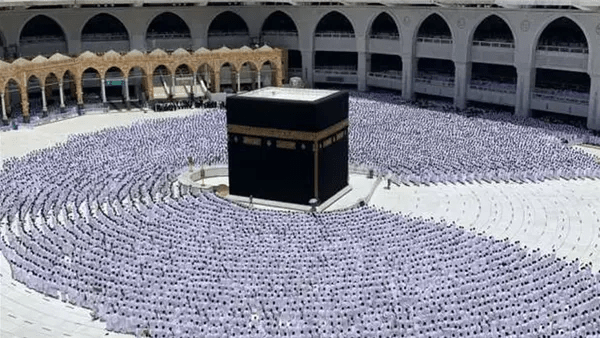 أسعار برامج العمرة رمضان 2026.. وخيارات الإقامة والمستندات المطلوبة للحجز