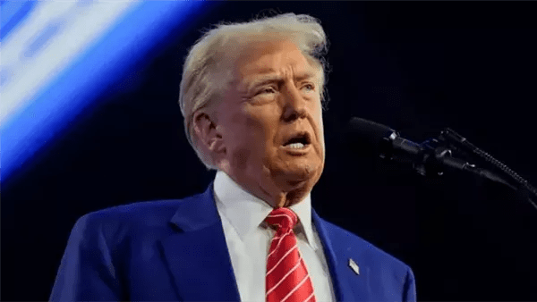 قرار ترامب بنقل حاملة الطائرات لأمريكا يهدد الوجود البحرى الأمريكى بأوروبا والشرق الأوسط