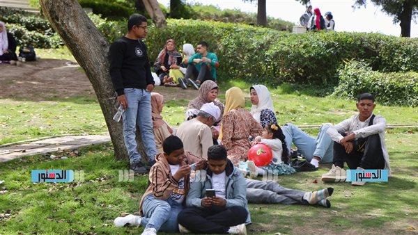 وسط استعدادات مكثفة.. حديقة الأزهر تستقبل آلاف الزوار بأول أيام عيد الفطر 