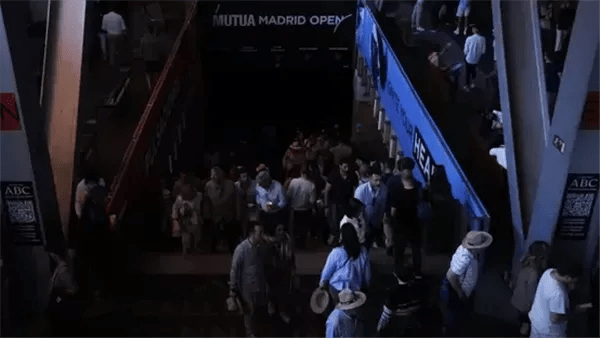 عاجل.. انقطاع الكهرباء عن مئات آلاف المساكن بهجمات روسية وأوكرانية متبادلة