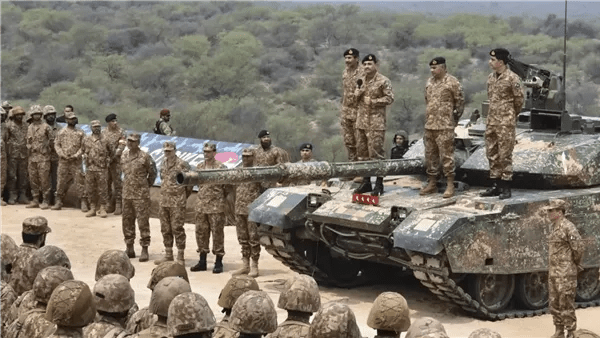 الجيش الباكستاني يتعهد بإحباط المخططات العدائية ويكشف عن الدول الداعمة لها