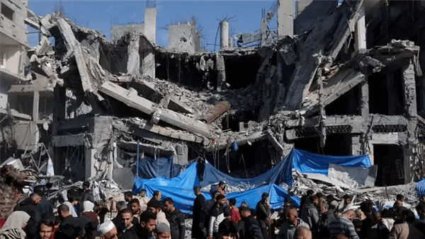 6 مصابين جراء قصف إسرائيلي استهدف خيمة لنازحين في مواصي خان يونس