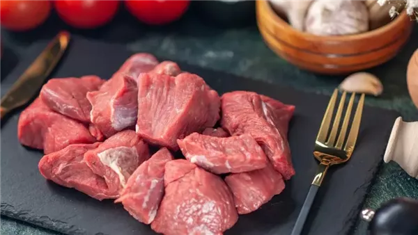 أسعار اللحوم الحمراء اليوم الإثنين 13 أبريل 2026