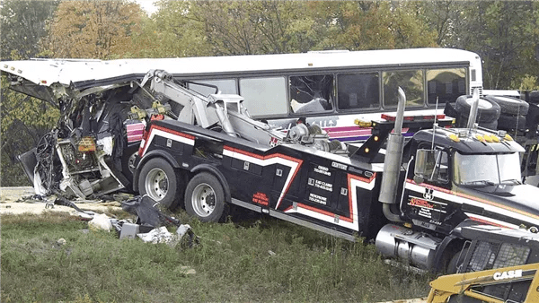 عاجل.. قتلى وجرحى بالعشرات فى حادث سير مروع بالبرازيل