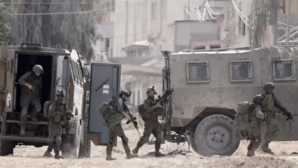 الهلال الأحمر الفلسطيني: طواقمنا تتعامل مع 35 إصابة خلال اقتحام الاحتلال للبلدة القديمة بنابلس