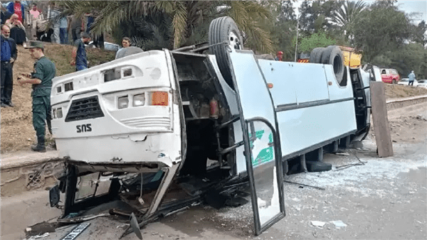مقتل 18 شخصا فى انقلاب حافلة مسافرين بالجزائر