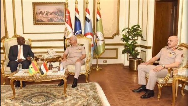 وزير الدفاع يلتقى نظيره الغاني لبحث التعاون العسكري المشترك