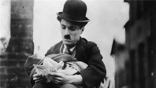 تشارلى شابلن.. أيقونة الكوميديا الصامتة فى تاريخ السينما
