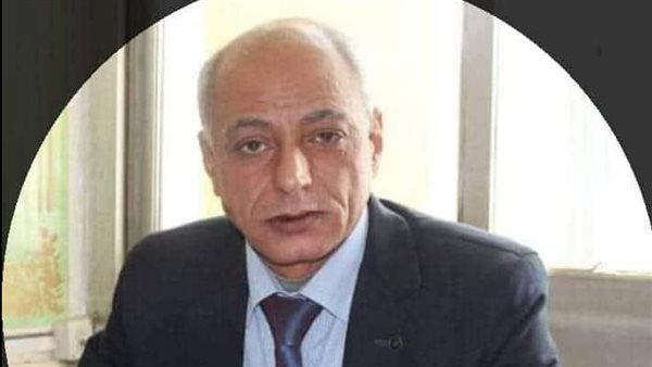 خبير تربوي يطالب بإنشاء مطابع خاصة بوزارة التعليم وإغلاق سوق الكتب الخارجية