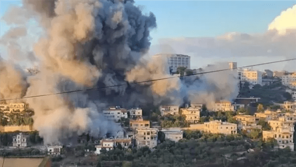 لبنانيون: نواجه واقعًا معقدًا بسبب غموض الهدنة.. ونتنياهو يواصل سياسة الأرض المحروقة لبنانيون: نواجه واقعًا معقدًا بسبب غموض الهدنة.. ونتنياهو يواصل سياسة الأرض المحروقة