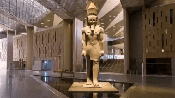 رحلة الكنوز المصرية من التحرير إلى المتحف المصري الكبير: ملحمة في حفظ التراث