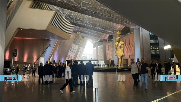 صرح فرعوني يعيد مجد الحضارة.. صحيفة كويتية تحتفي بافتتاح مصر للمتحف الكبير 