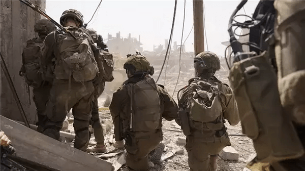 جيش الاحتلال الإسرائيلي يفرض طوقًا أمنيًا في رام الله.. ما السبب؟