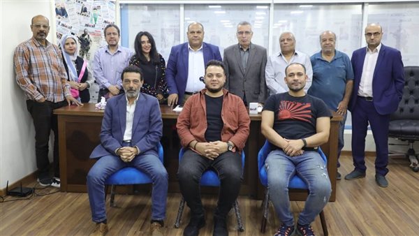  شعراء يناقشون قصيدة النثر بين الجماليات والجدل